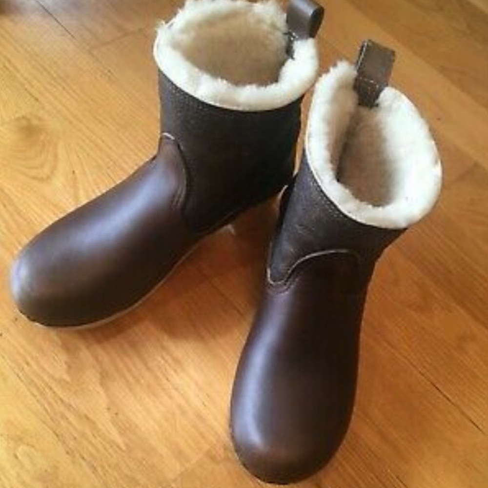 COPY - COPY - No. 6 Pull-on shearling clog boot with mid heel size 39